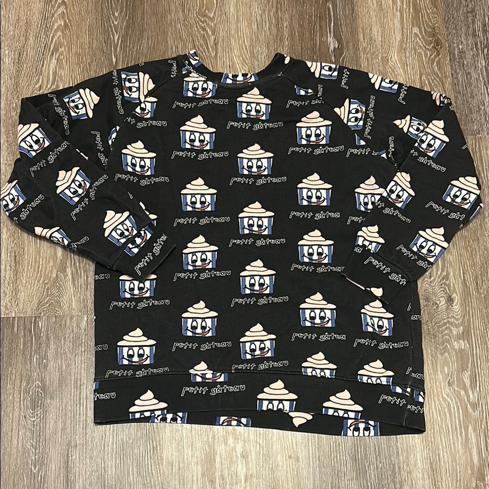 Hugo loves Tiki Crewneck